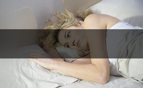 喝茶失眠怎樣才能快速入睡，這樣可以有效防止失-2