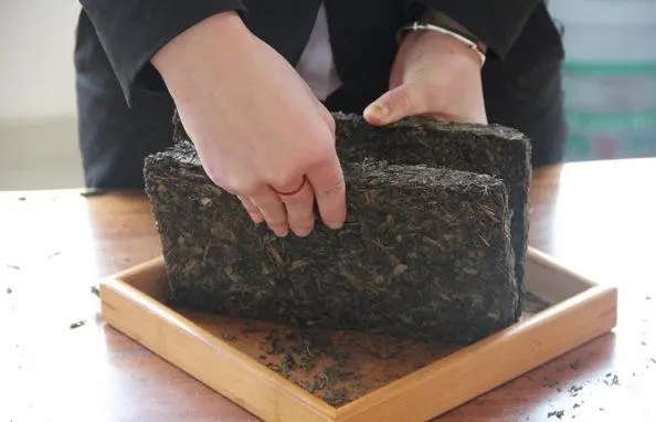 2022年怎么撬普洱茶磚？