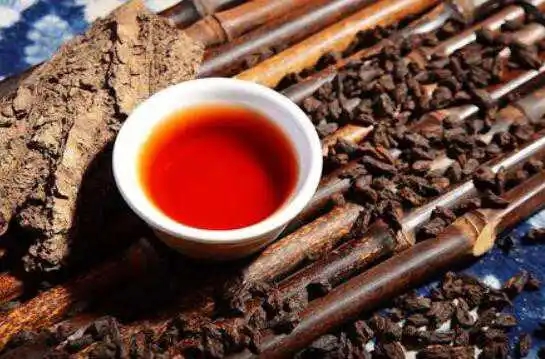 喝普洱茶出汗是怎么回事？