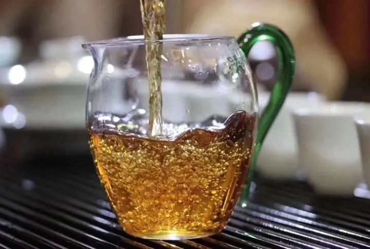 連“喉韻”和“鎖喉”都搞不清楚，就不要說懂普洱茶！