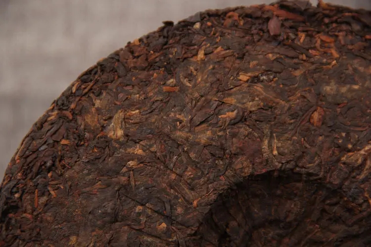 如何判斷普洱茶是否發(fā)霉？發(fā)霉的普洱茶應該怎么處理？