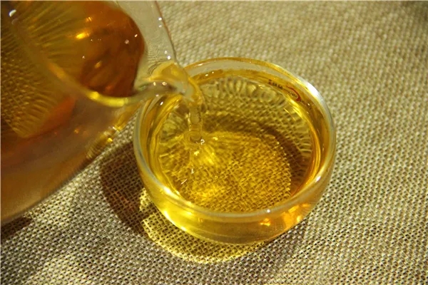 還在用自來(lái)水泡茶？難怪你泡的茶滋味不行~