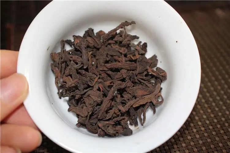 普洱茶的“樟香、棗香、糯香”等香味由什么決定？